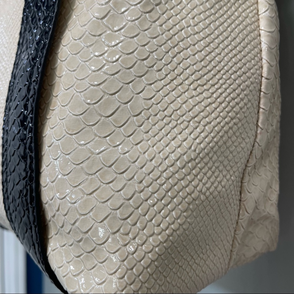 NWT Tote Guess Bag - Picture 4 of 17